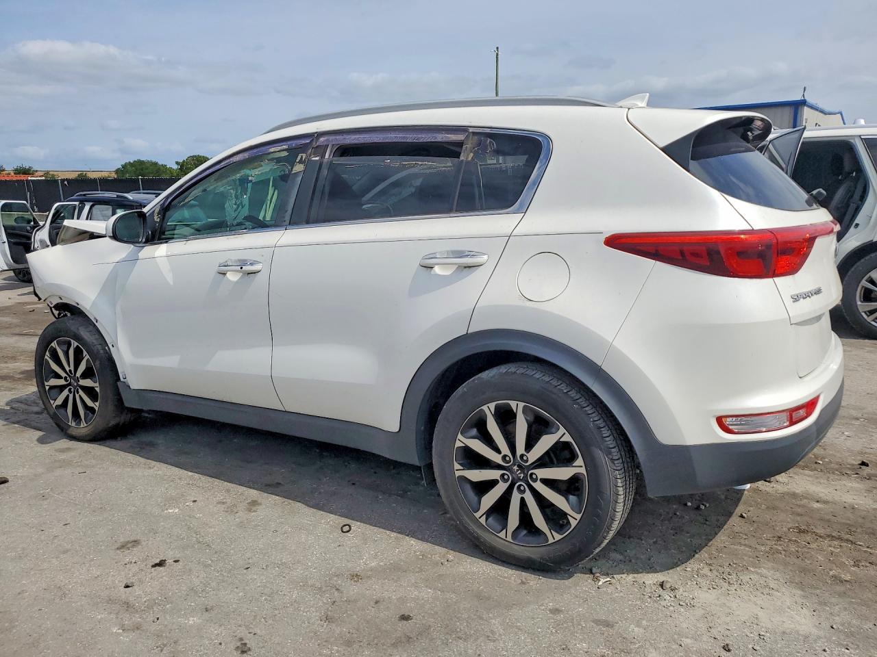 2017 Kia Sportage Ex - Image 2