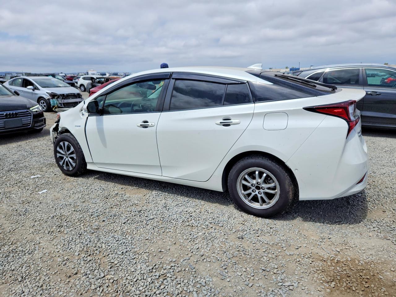 2019 Toyota Prius Xle Awd-E - Image 2
