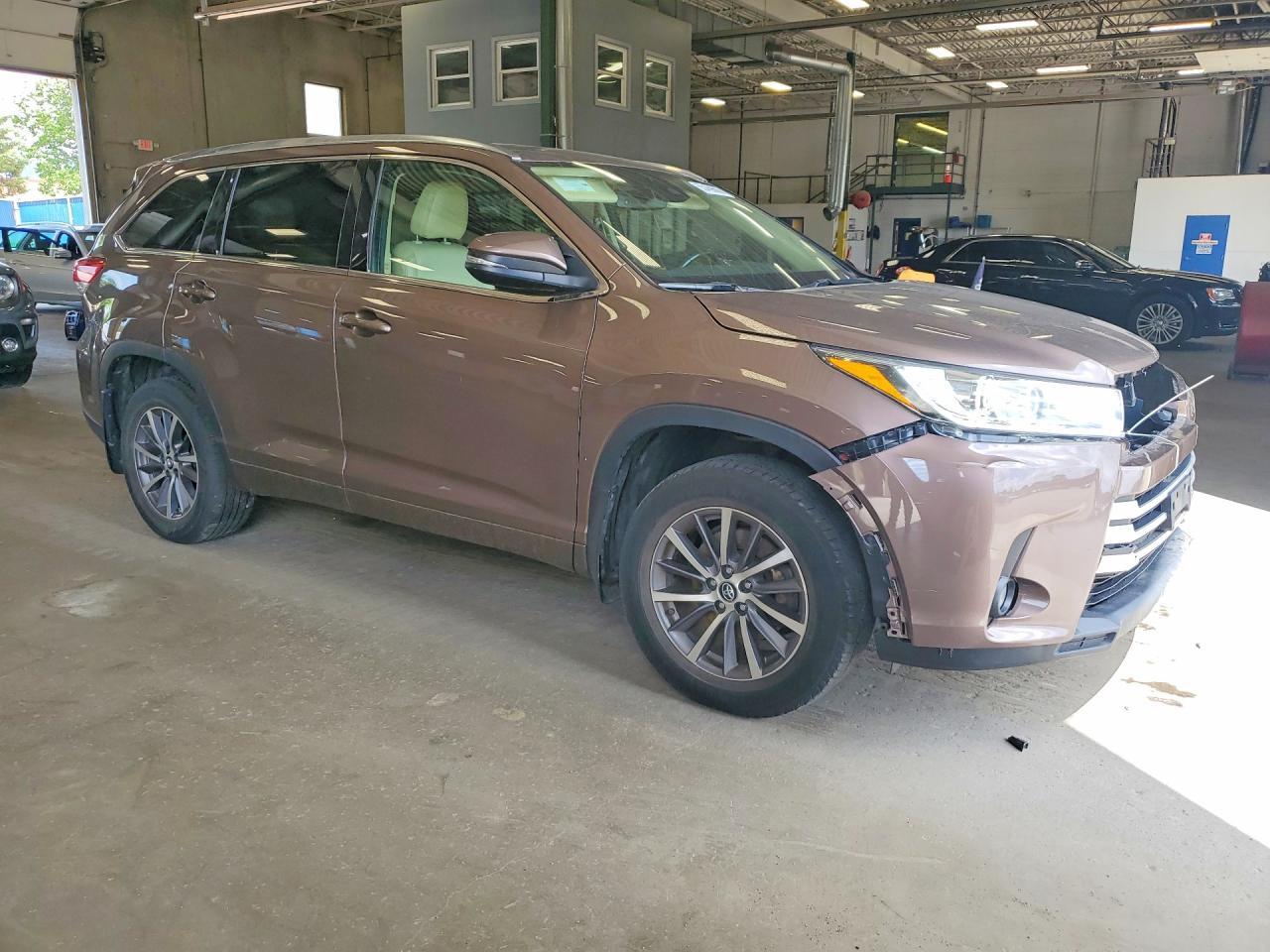 2017 Toyota Highlander Xle - Image 4
