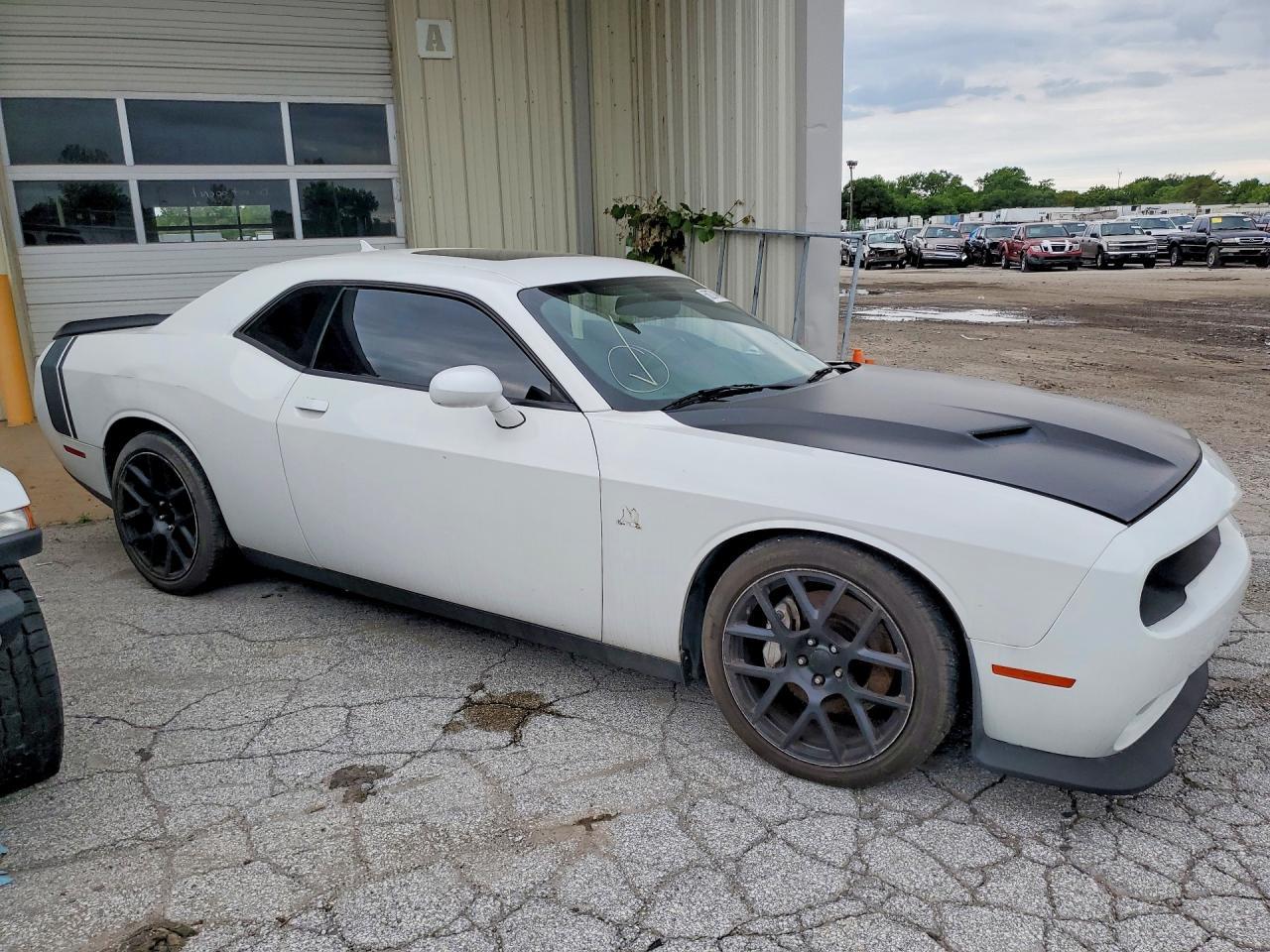 2016 Dodge Challenger R - Image 4