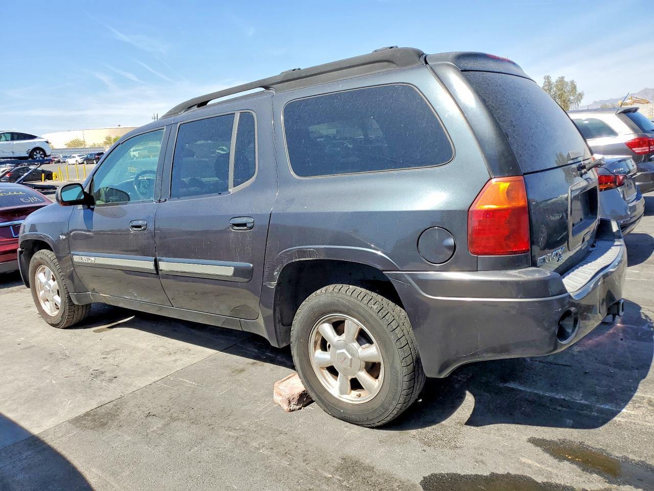 2005 GMC Envoy Xl - Image 2