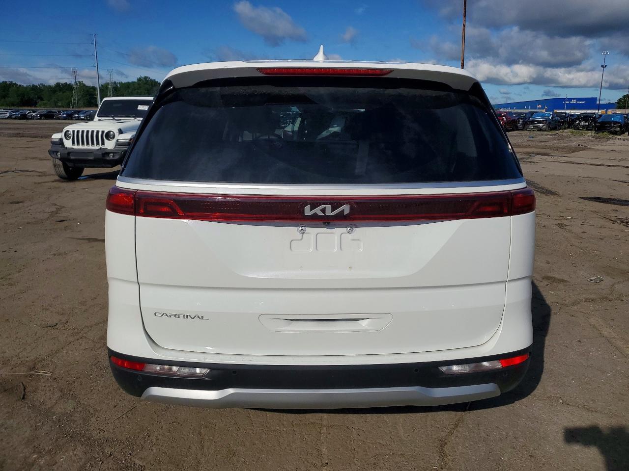 2024 Kia Carnival Lx - Image 6