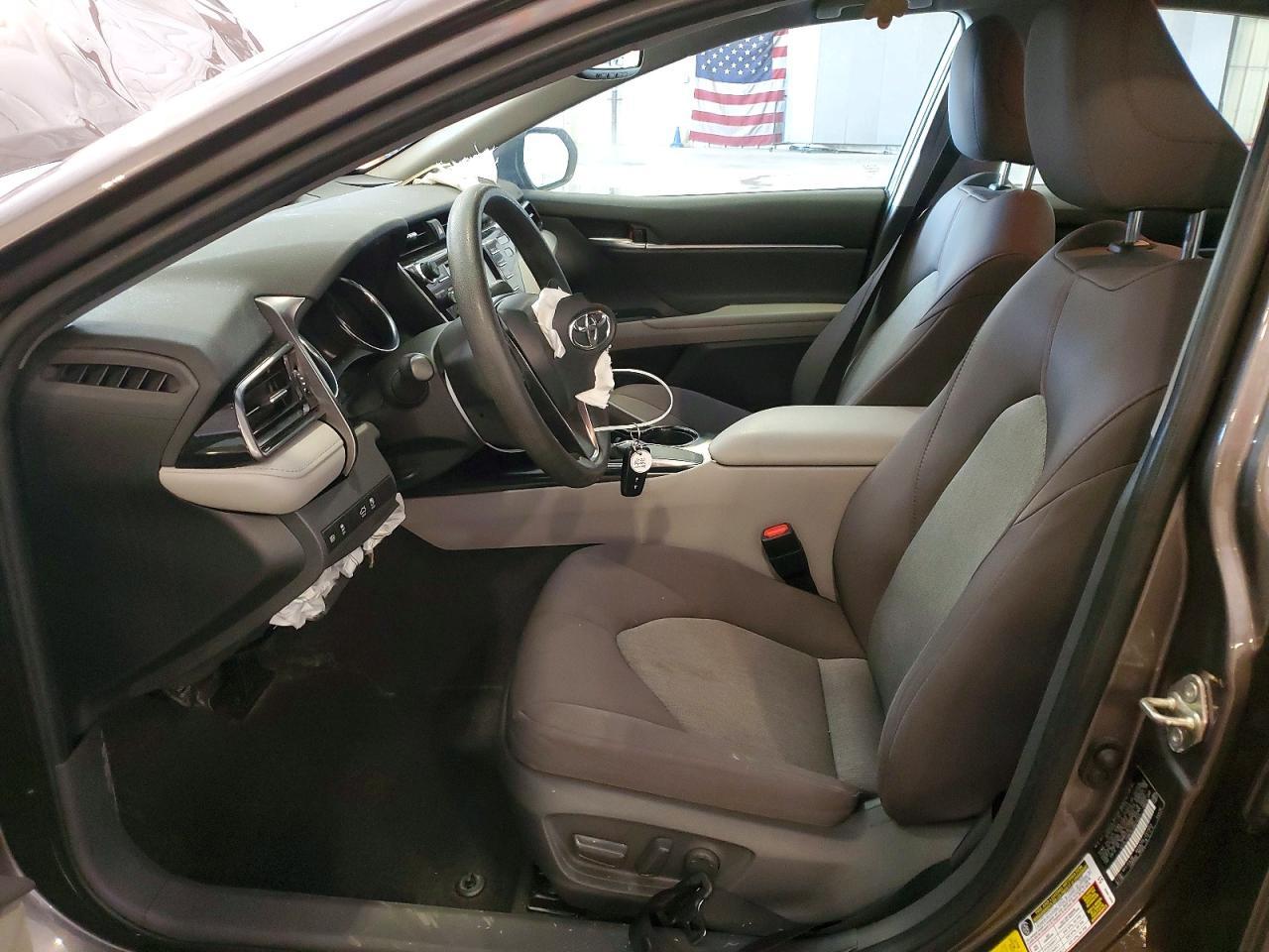 2020 Toyota Camry Le - Фото 7