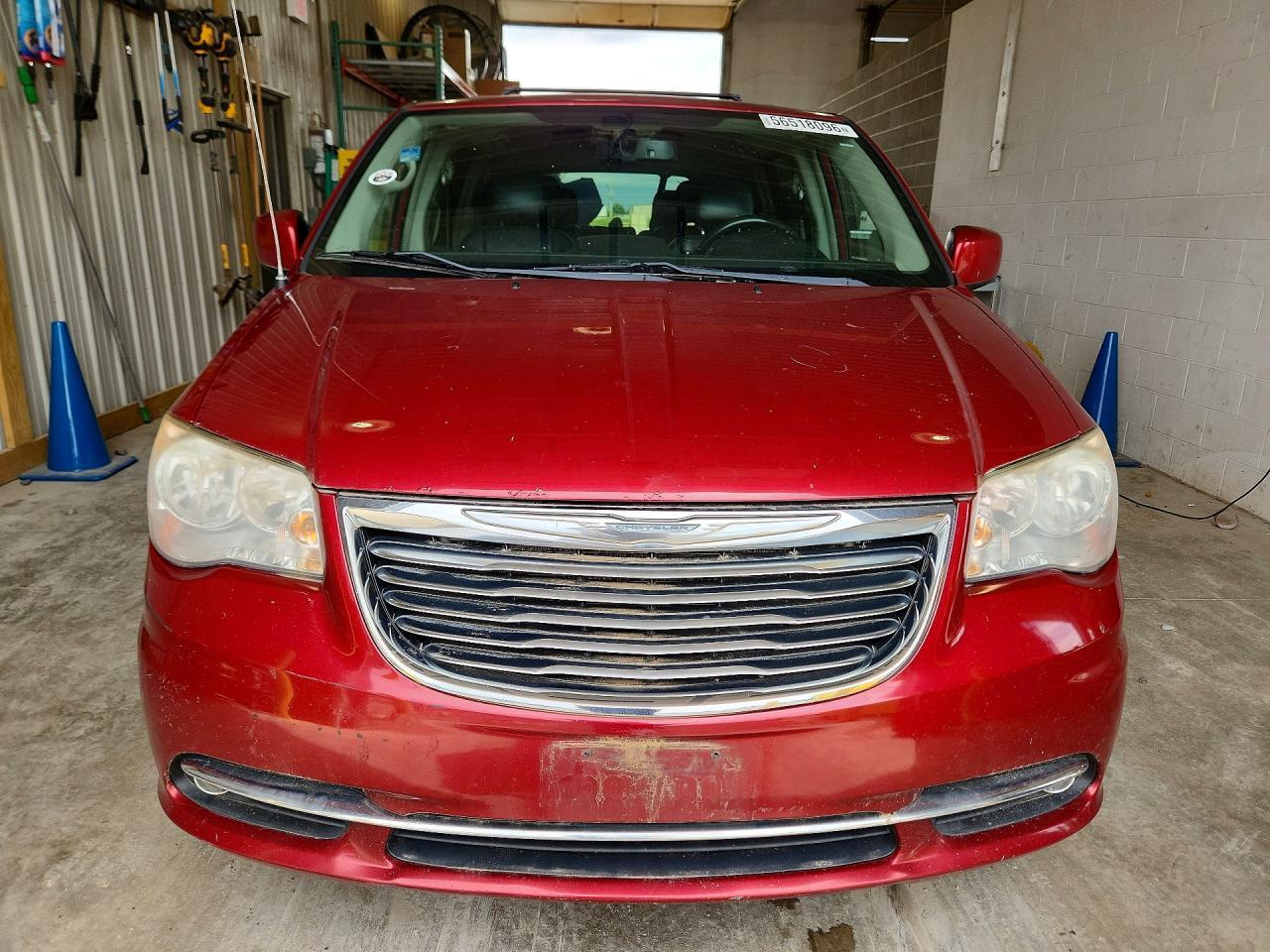 2013 Chrysler Town & Country Touring - Фото 5