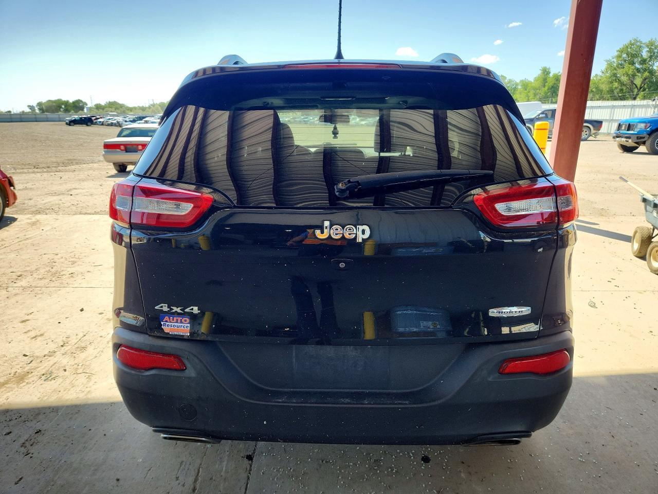 2016 Jeep Cherokee Latitude - Image 6