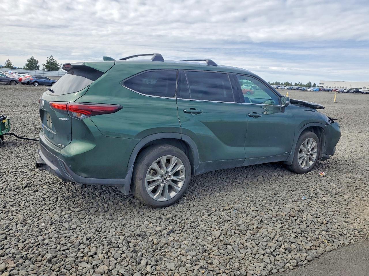 2024 Toyota Highlander Hybrid Limited - Image 3