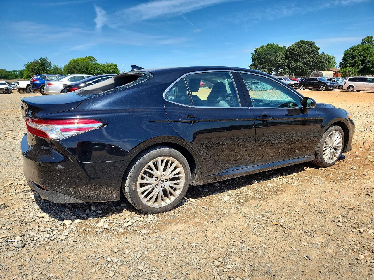 2020 Toyota Camry Xle - Фото 3