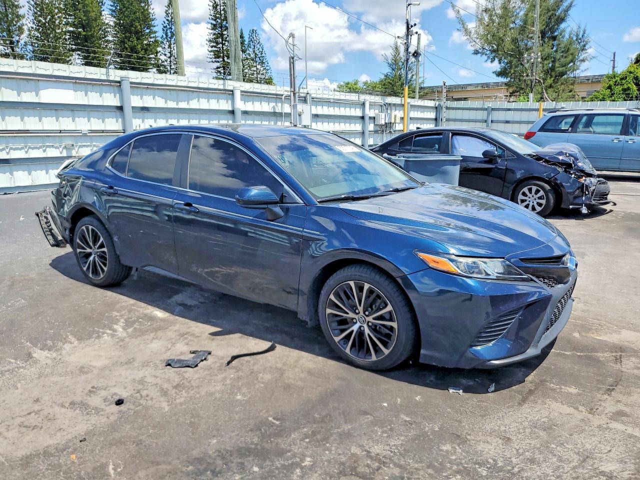 2019 Toyota Camry Se - Image 4