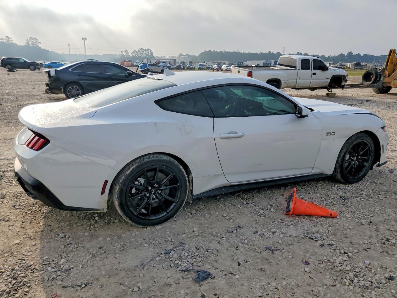 2026 Ford Mustang Gt - Фото 3