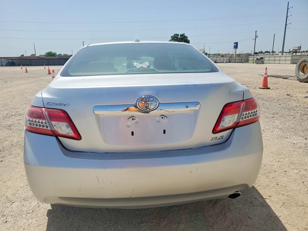 2011 Toyota Camry - Фото 6