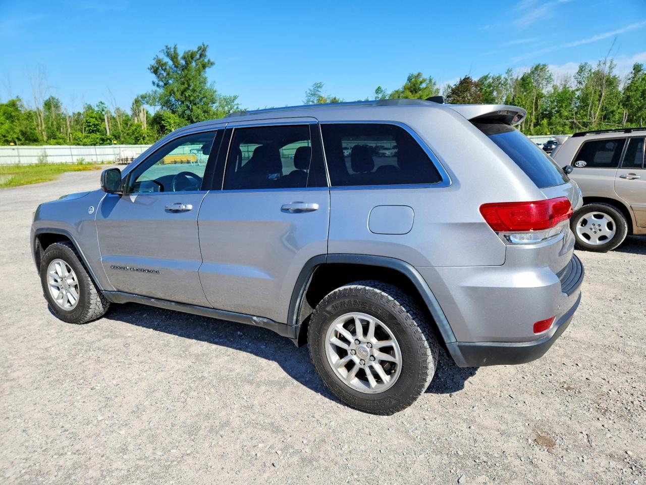 2019 Jeep Grand Cherokee Laredo - Image 2