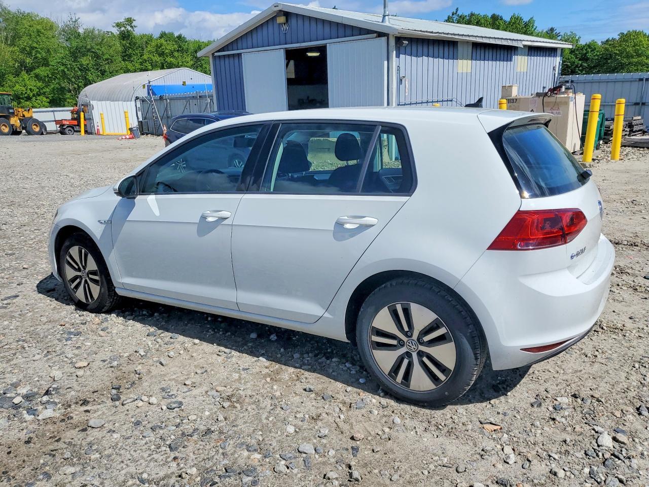 2016 Volkswagen E-Golf Se - Image 2