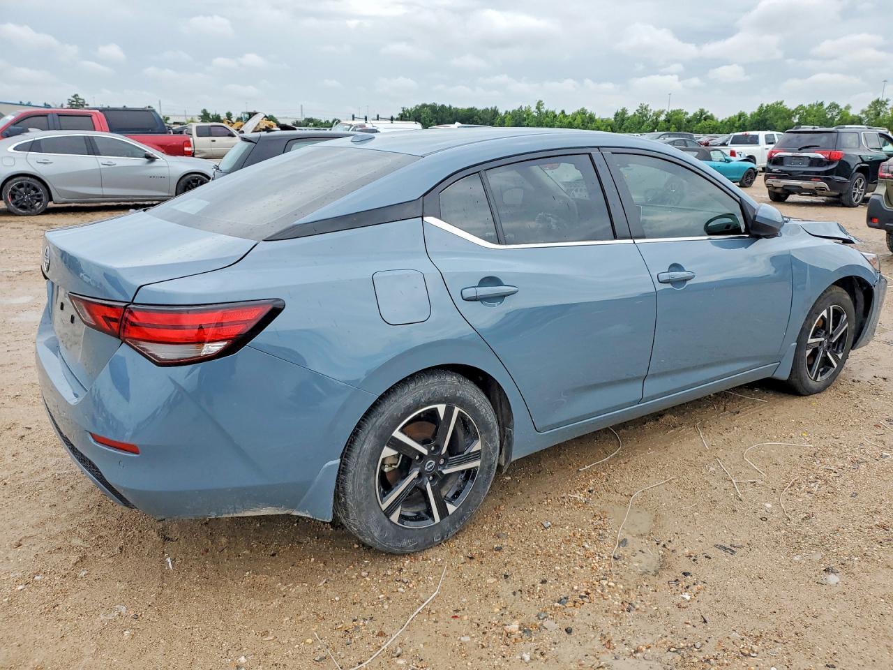 2025 Nissan Sentra Sv - Image 3
