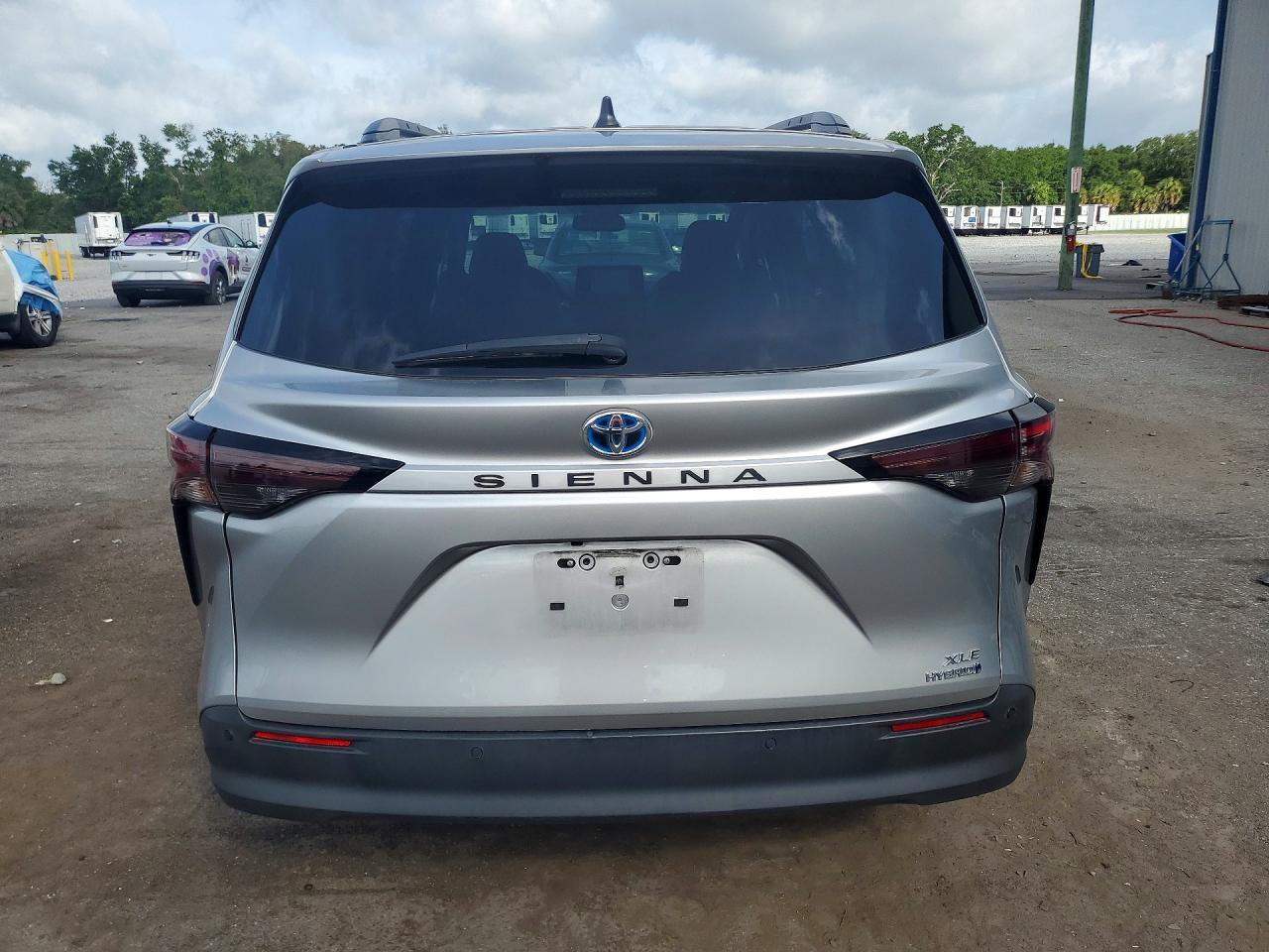 2024 Toyota Sienna Xle - Фото 6