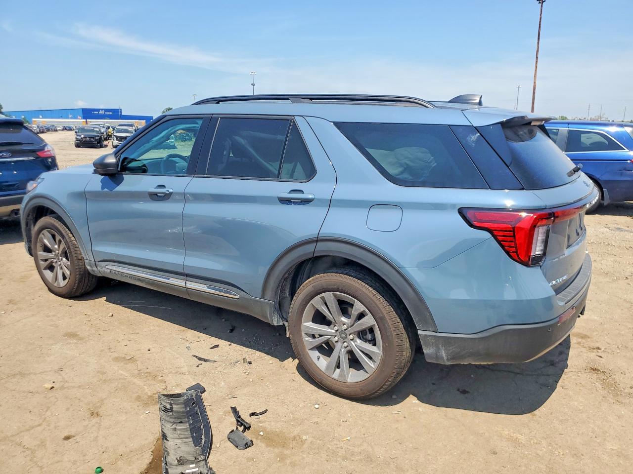 2025 Ford Explorer Active - Фото 2