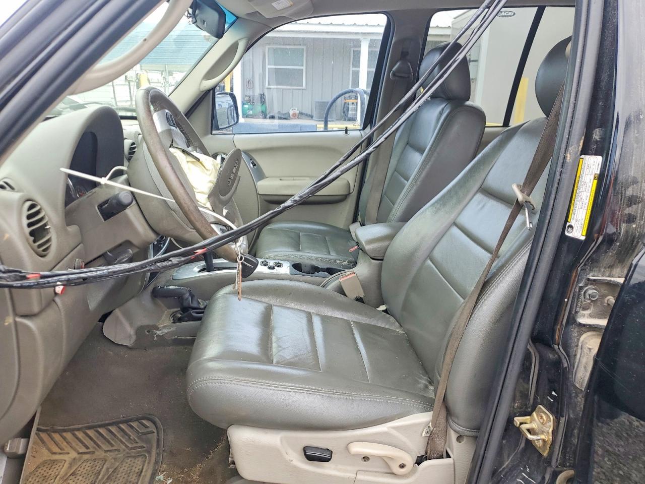 2007 Jeep Liberty - Image 7