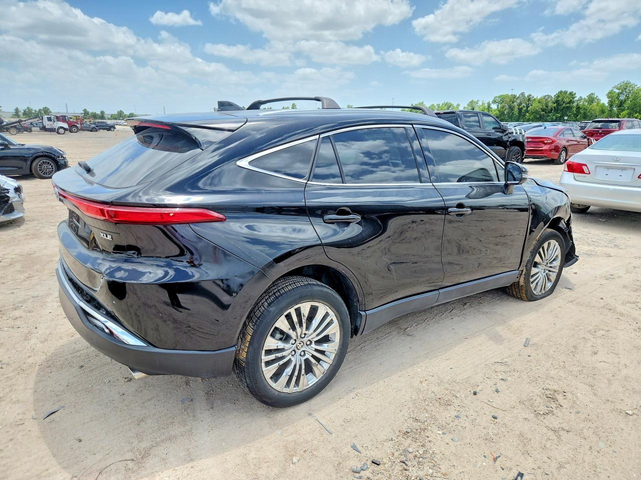 2023 Toyota Venza Xle - Image 3