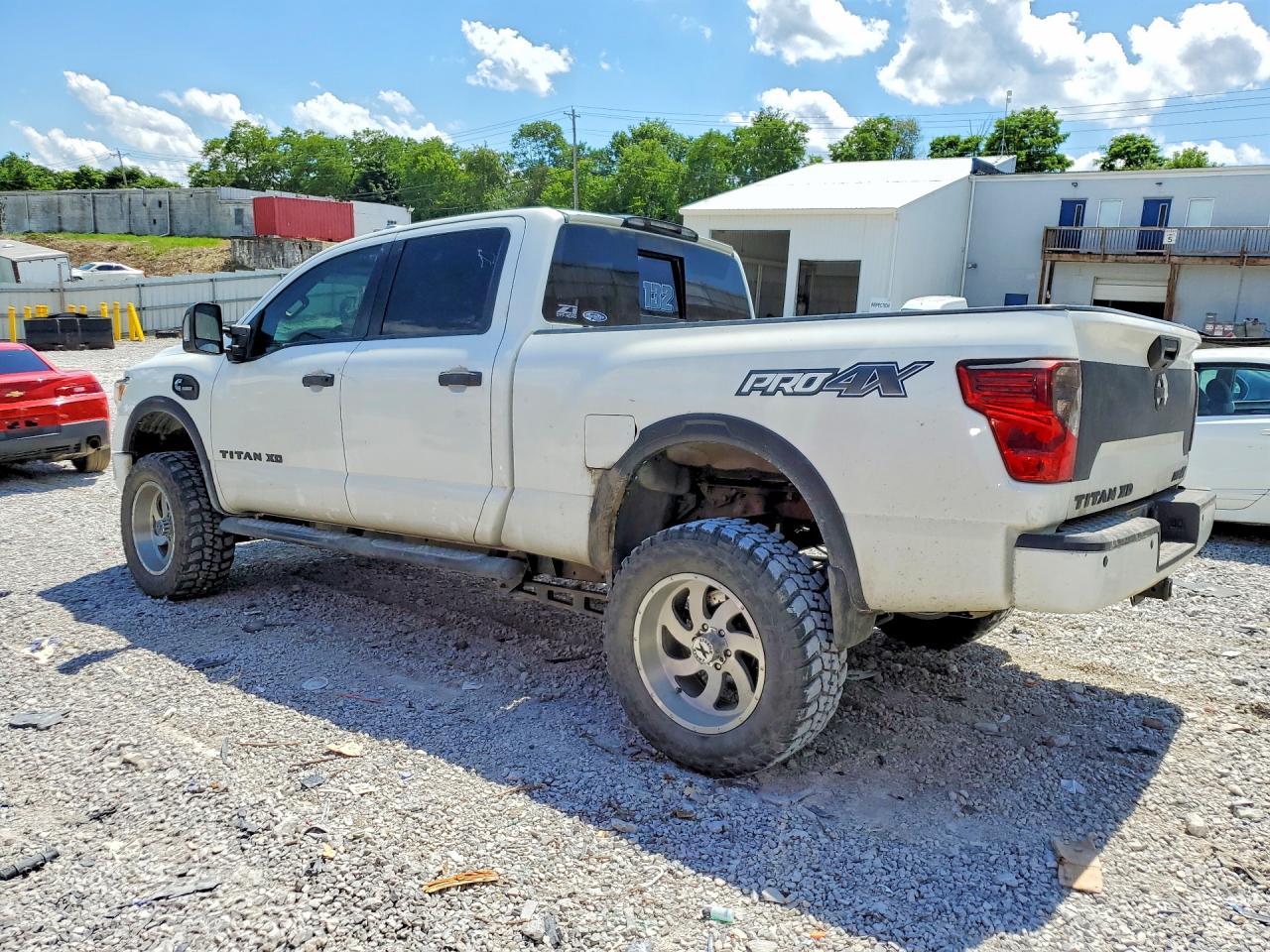 2016 Nissan Titan Xd Pro-4X - Фото 2
