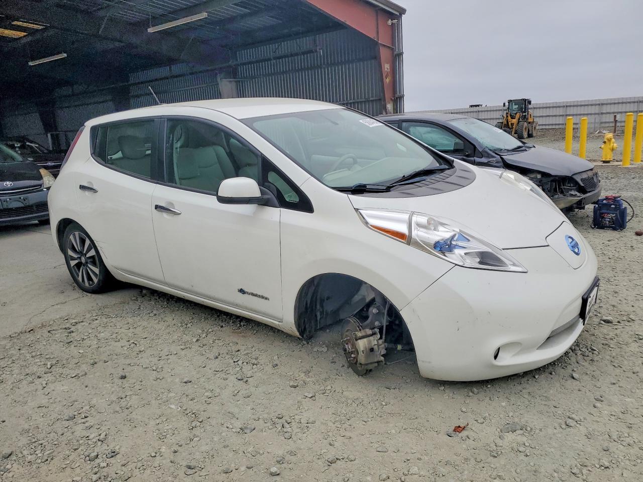 2015 Nissan Leaf S - Image 4