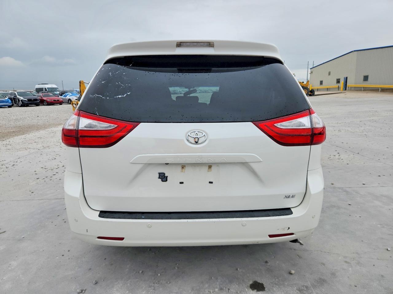 2015 Toyota Sienna Xle Premium 8-Passenger - Image 6