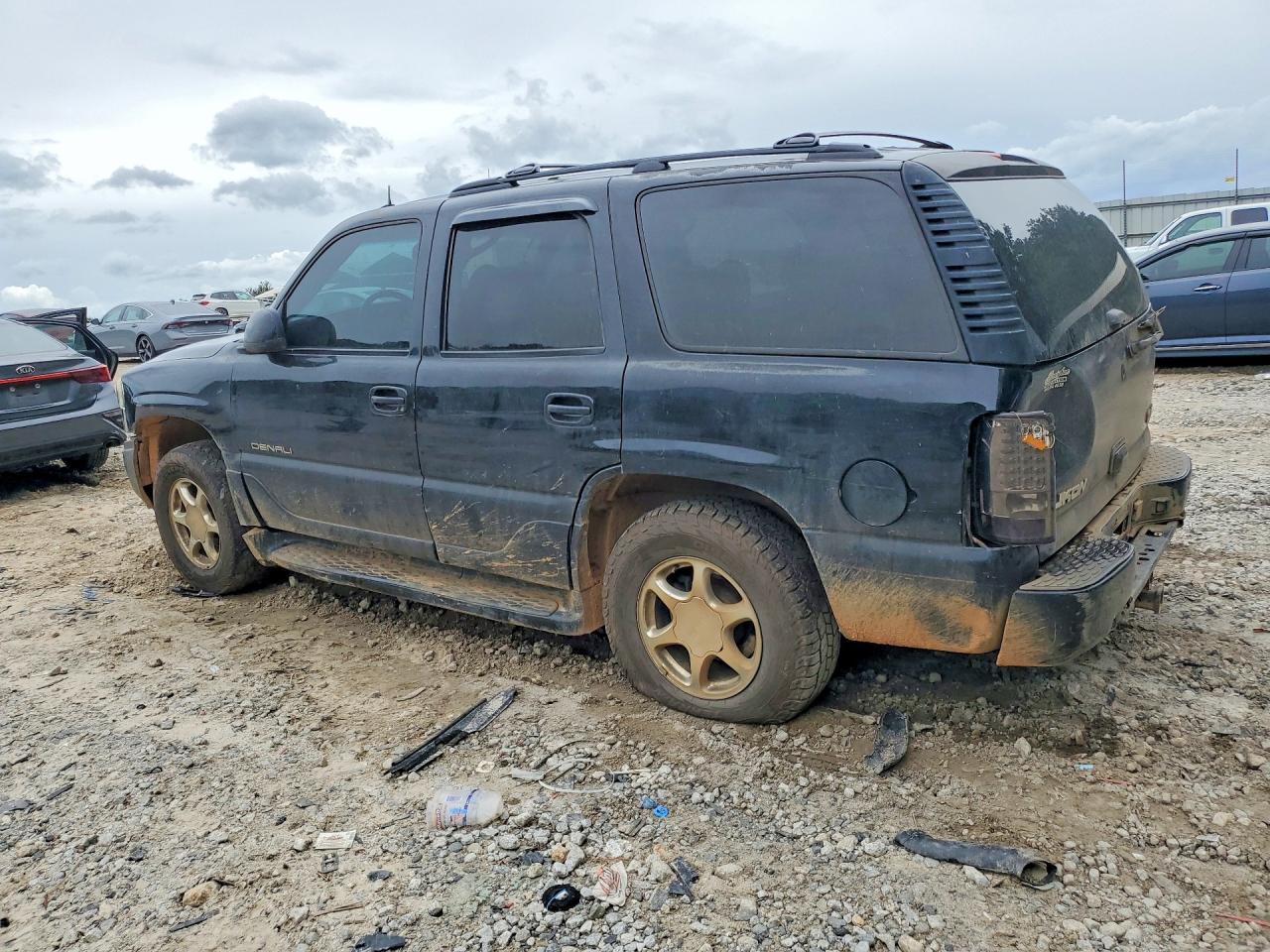 2002 GMC Denali - Фото 2