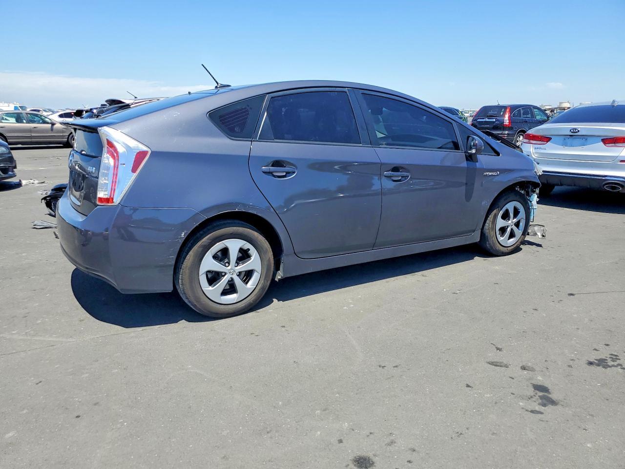 2014 Toyota Prius Three - Фото 3