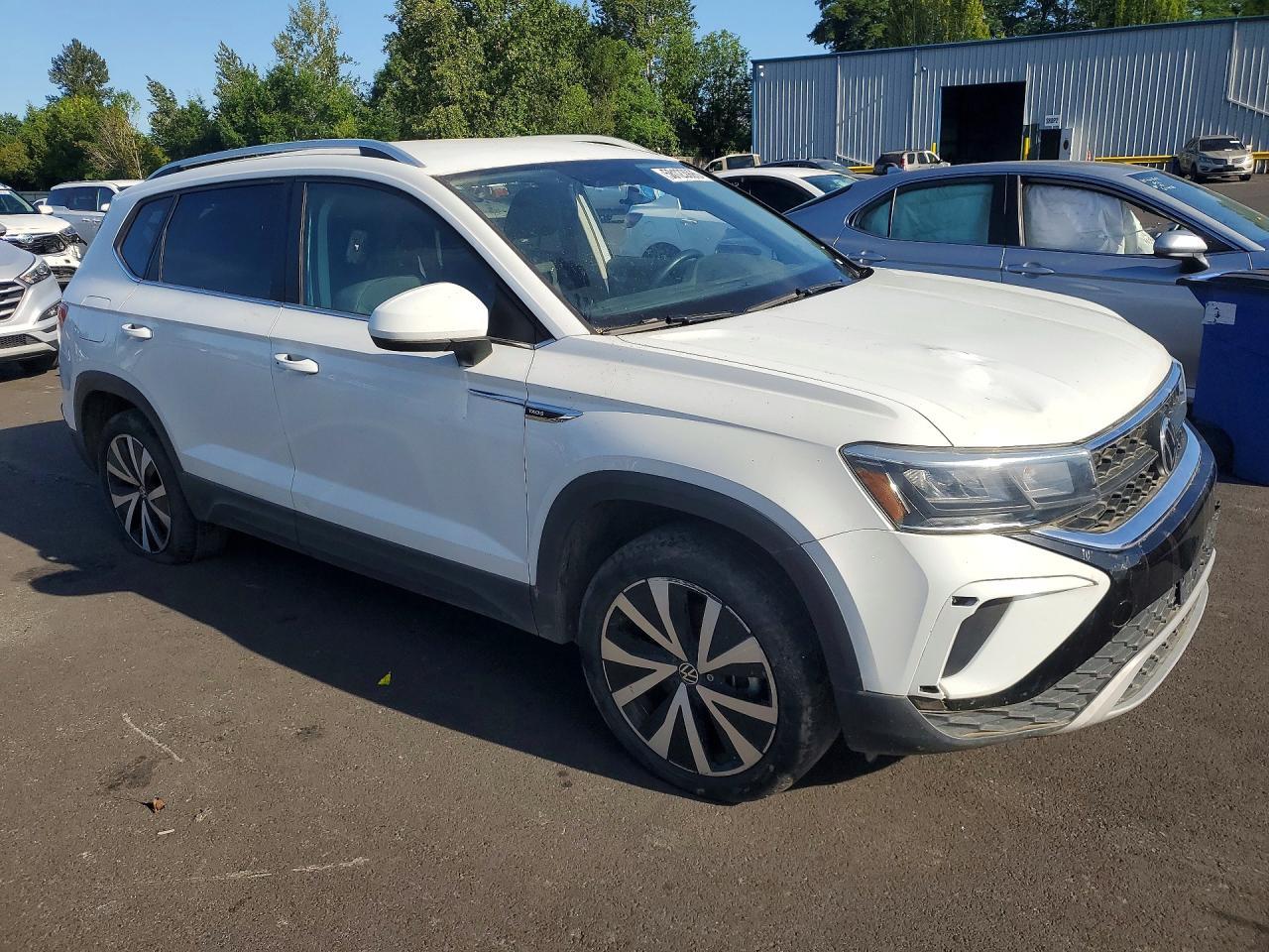 2022 Volkswagen Taos Se - Image 4