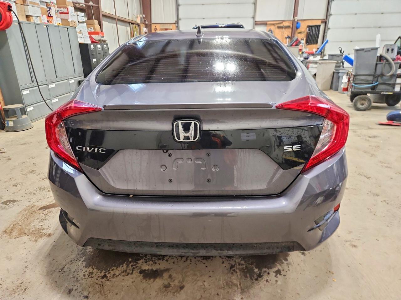 2017 Honda Civic Touring - Image 6