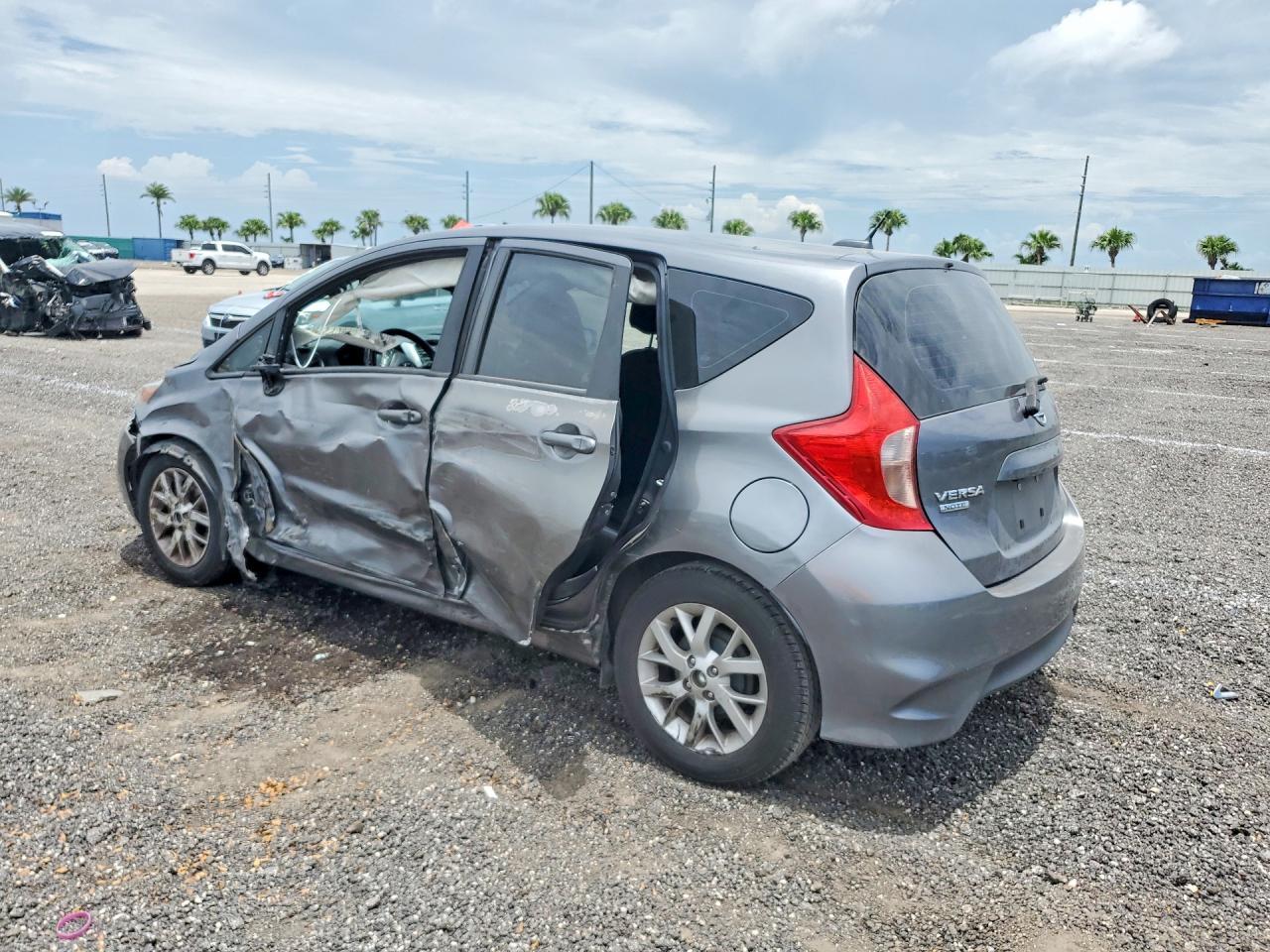 2017 Nissan Versa Note Sv - Image 2