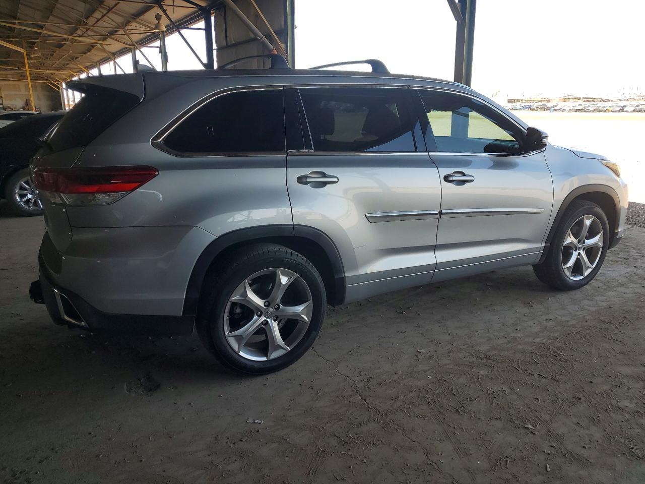 2017 Toyota Highlander Limited - Image 3