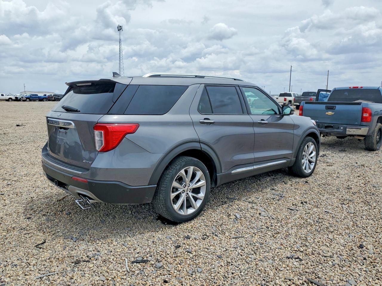 2021 Ford Explorer Platinum - Image 3