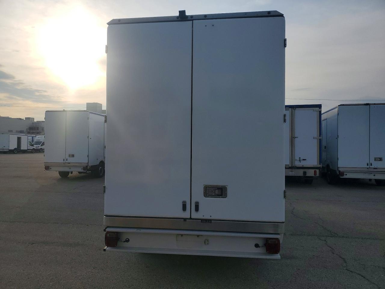 2020 Ford Transit Delivery Truck - Image 6