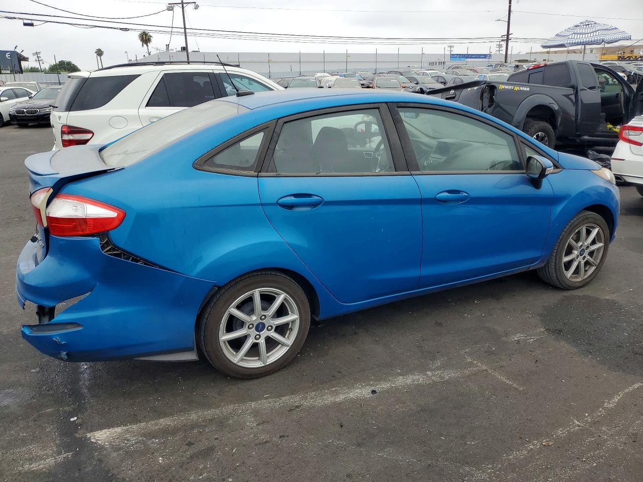2015 Ford Fiesta Se - Фото 3