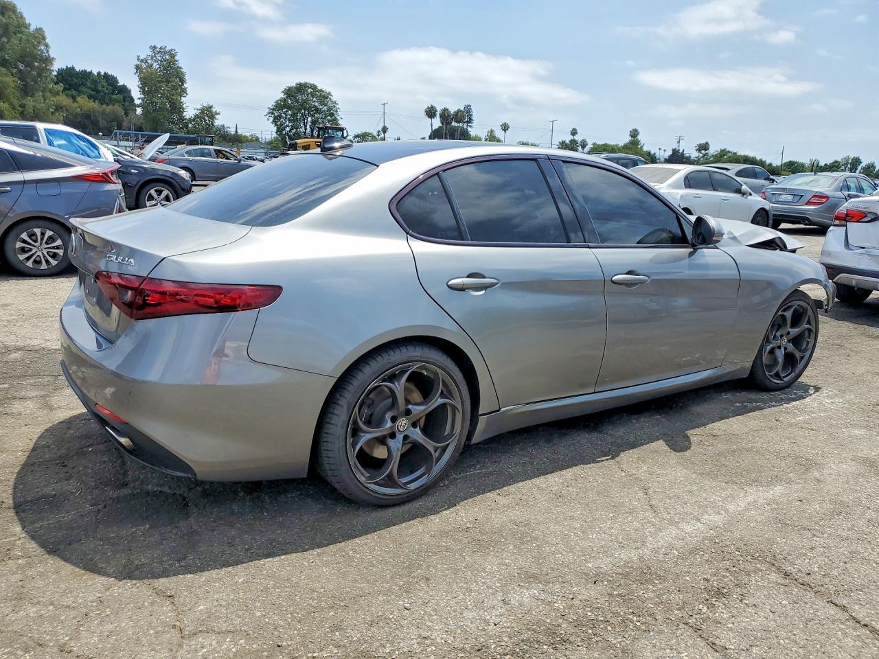 2018 Alfa Romeo Giulia Ti - Фото 3