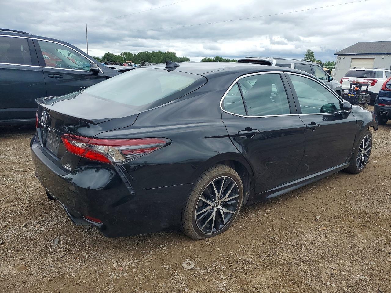 2023 Toyota Camry Hybrid Se - Image 3
