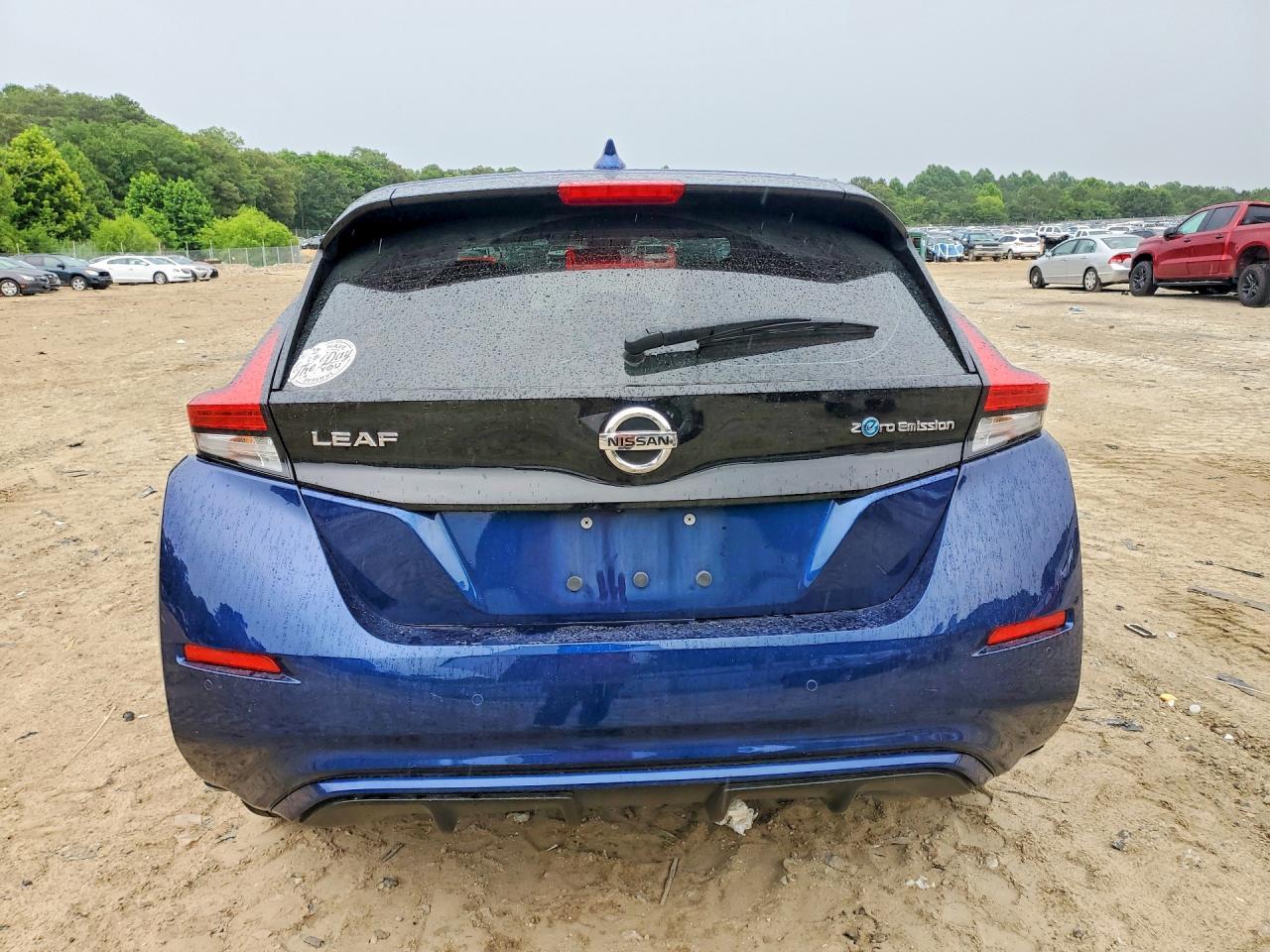 2022 Nissan Leaf S - Image 6