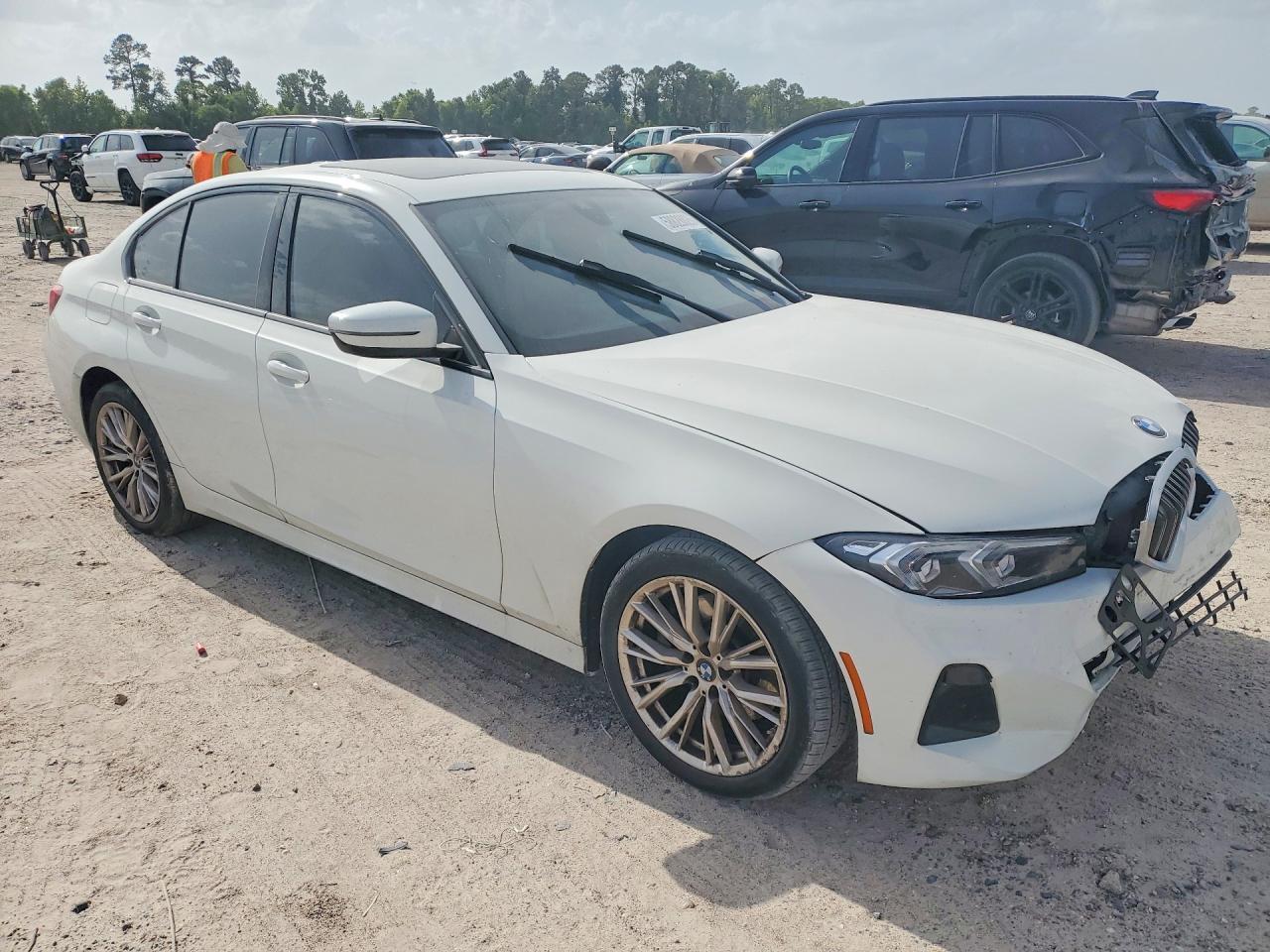2023 BMW 330I - Фото 4