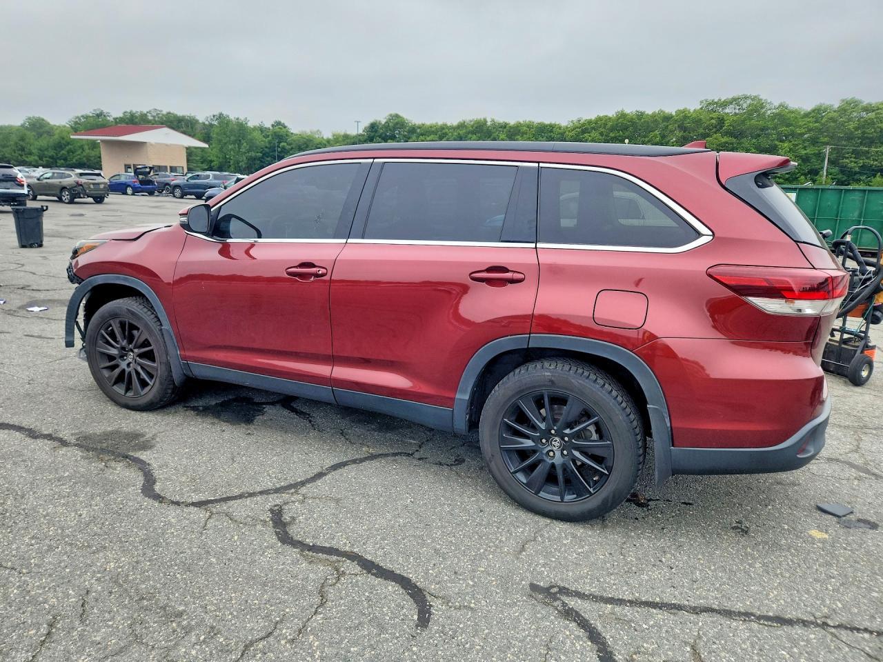 2019 Toyota Highlander Se - Фото 2
