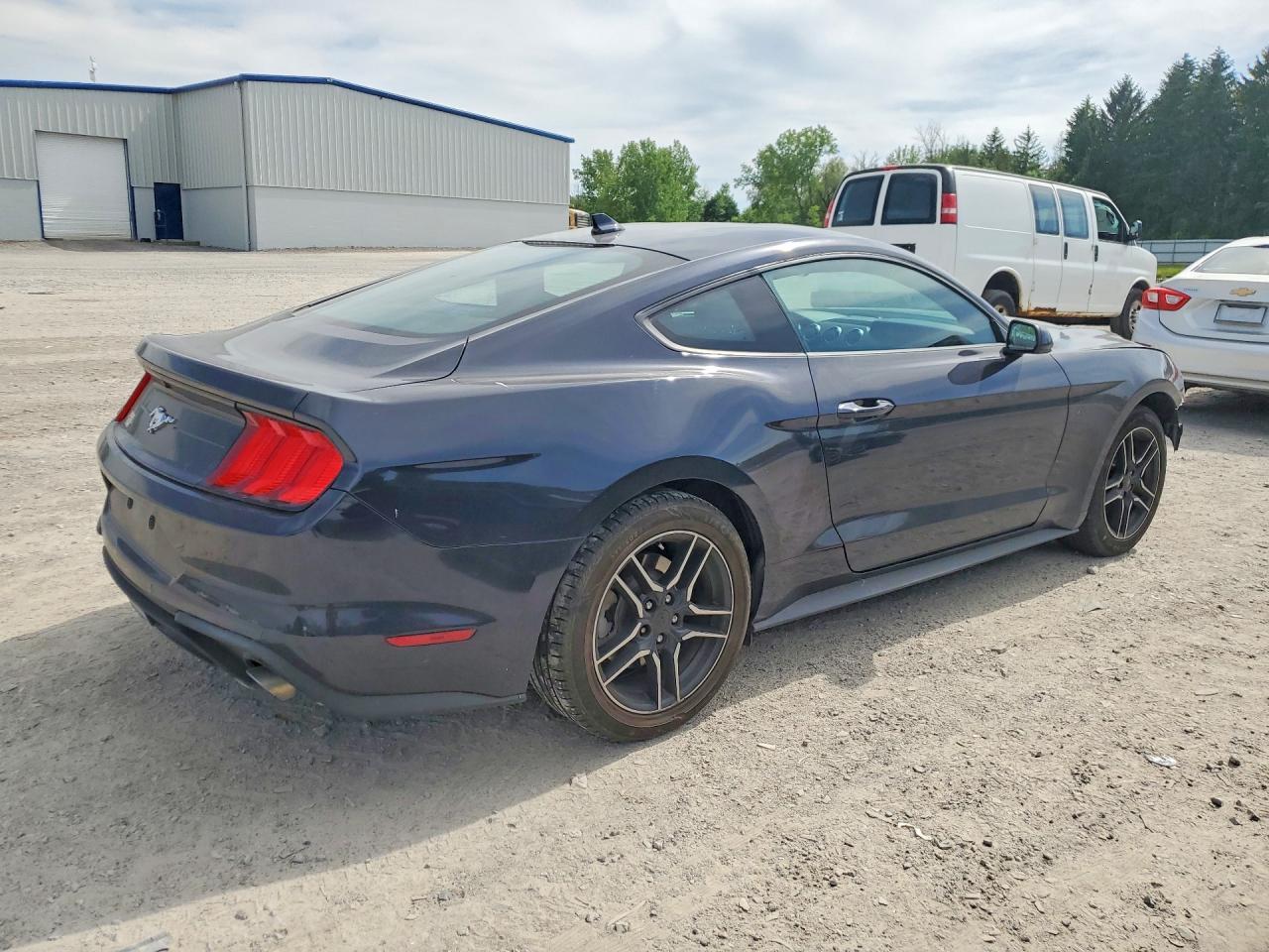 2021 Ford Mustang - Фото 3