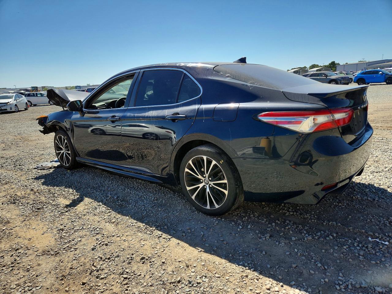 2019 Toyota Camry Se - Фото 2