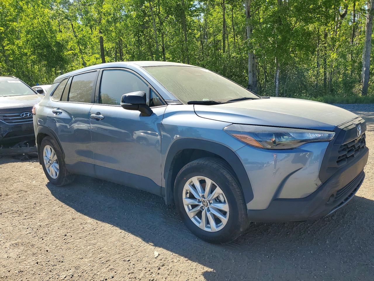 2026 Toyota Corolla Cross Le - Image 4
