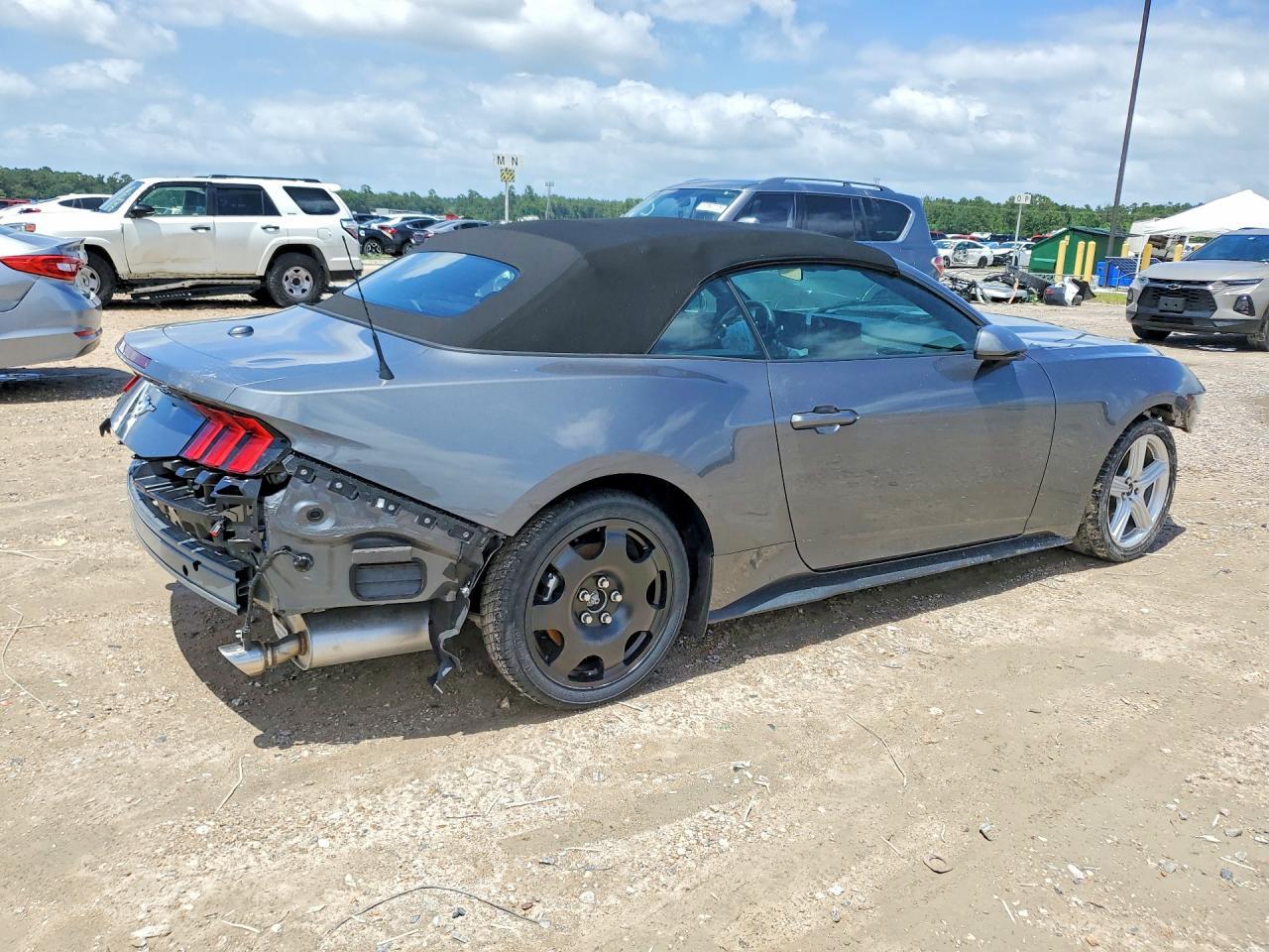 2026 Ford Mustang - Фото 3