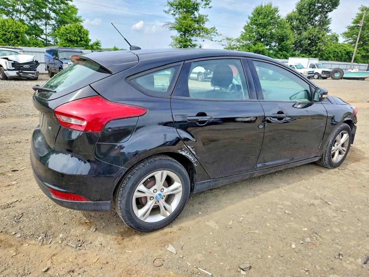 2017 Ford Focus Se - Image 3