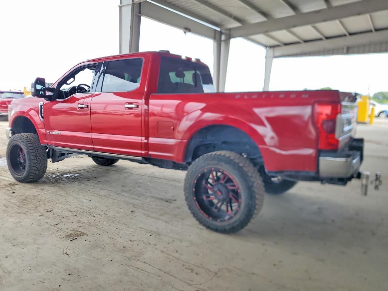 2022 Ford F350 Super Duty - Image 2