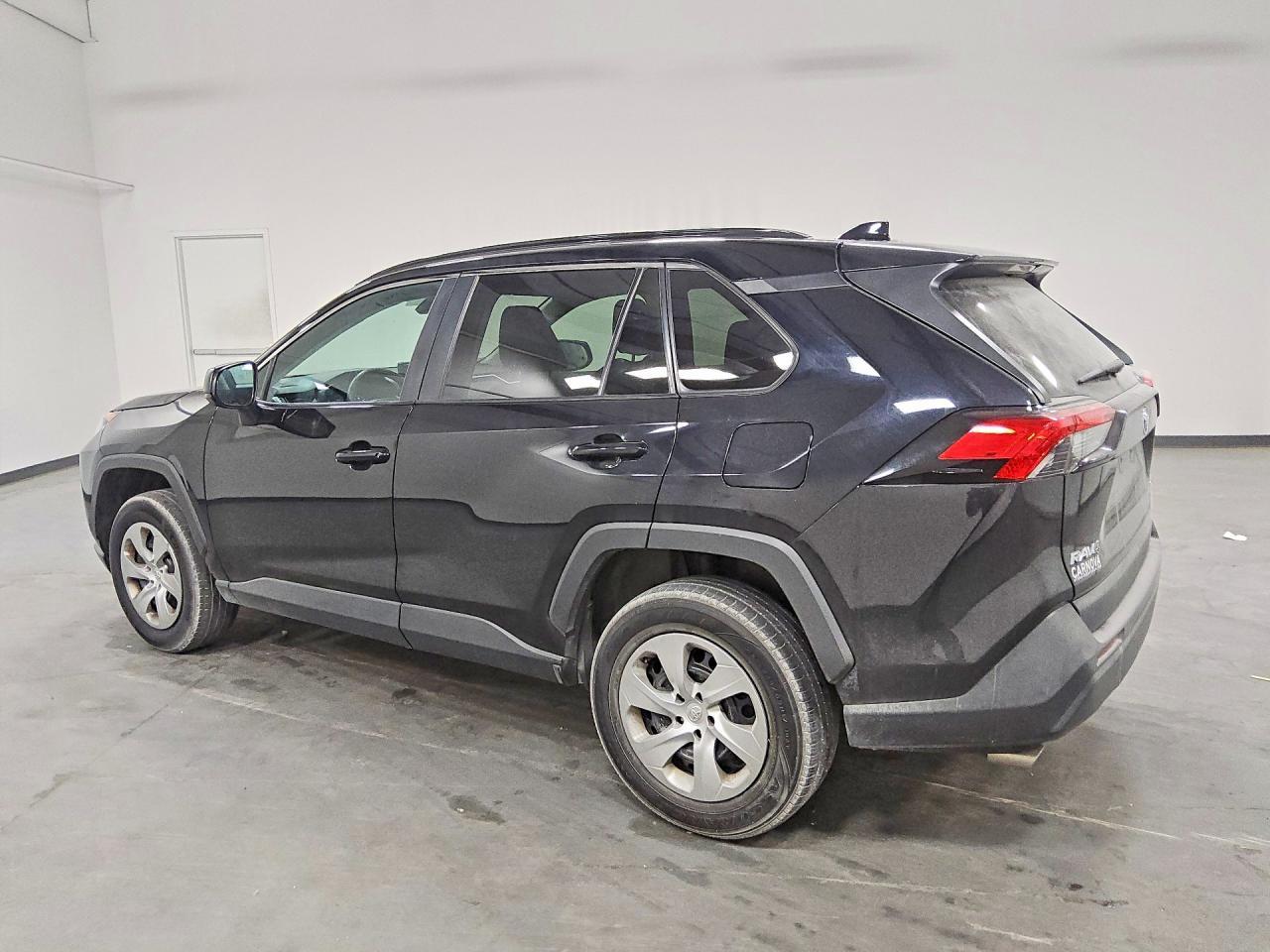 2021 Toyota Rav4 Le - Фото 2