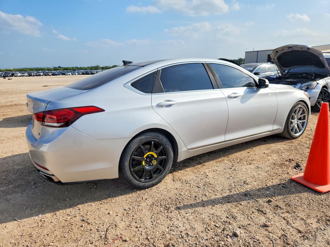 2015 Hyundai Genesis 3.8L - Фото 3