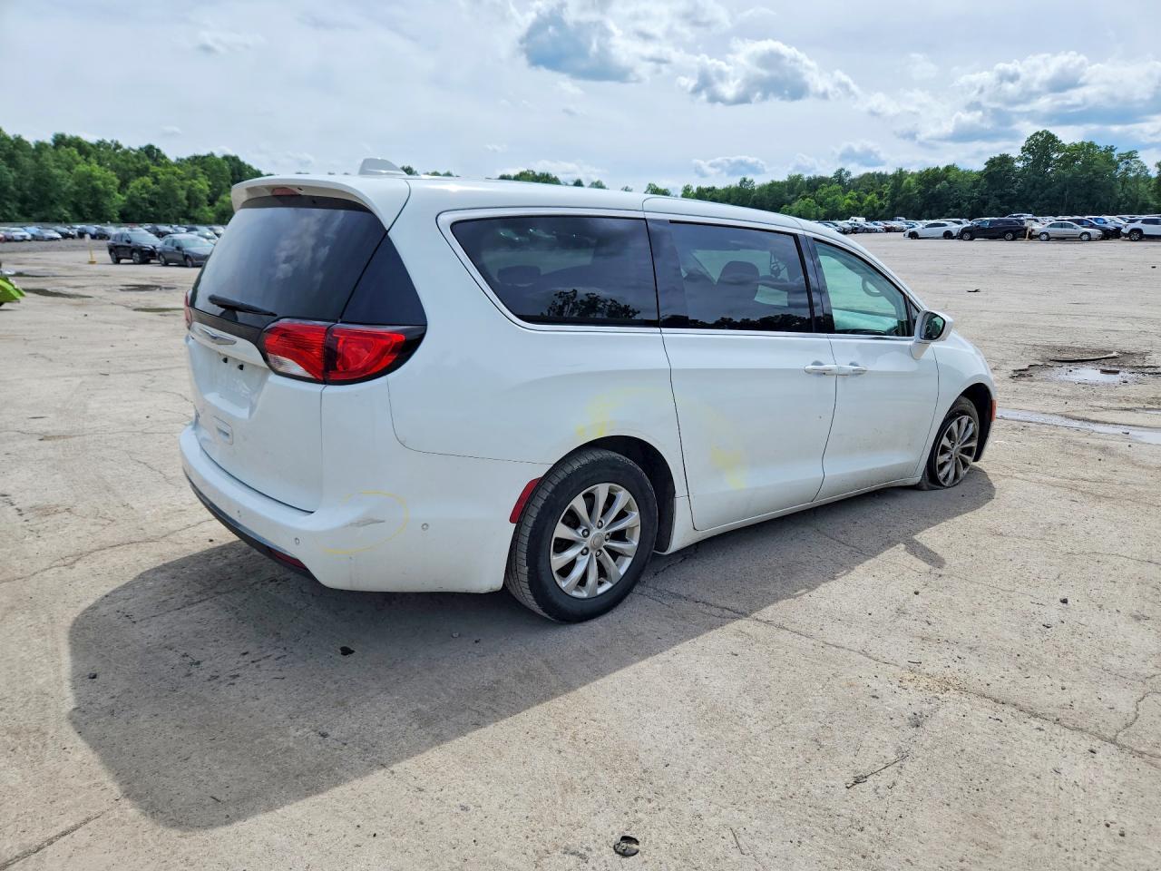 2019 Chrysler Pacifica Touring Plus - Фото 3