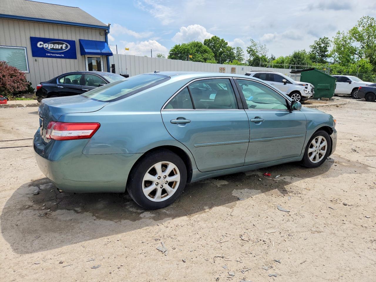 2010 Toyota Camry Le - Image 3