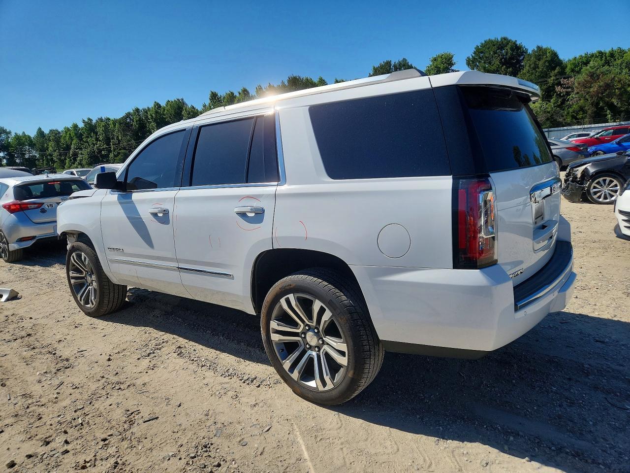 2019 GMC Yukon Denali - Фото 2