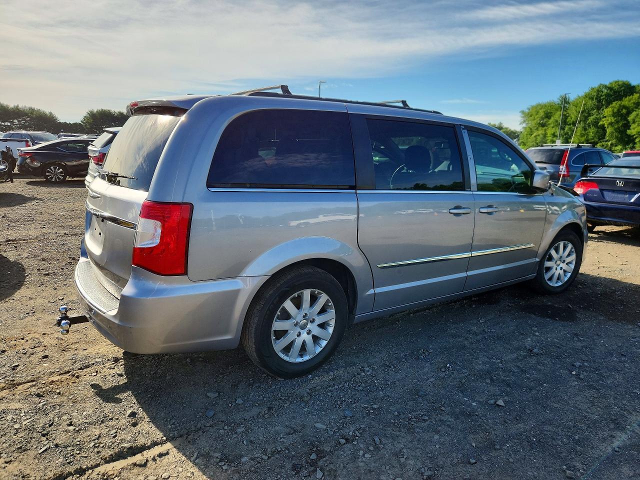 2014 Chrysler Town & Country Touring - Фото 3